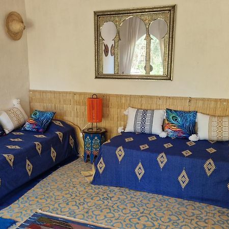 タルーダント Les Trois Paons Bed & Breakfast エクステリア 写真