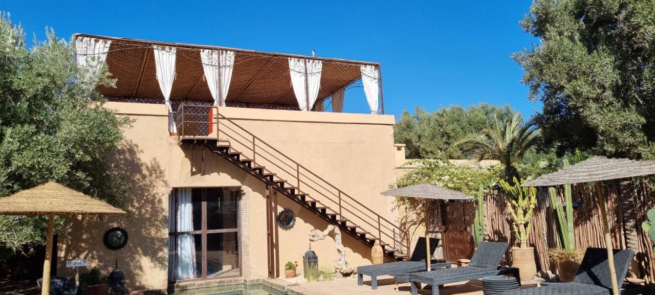 タルーダント Les Trois Paons Bed & Breakfast エクステリア 写真
