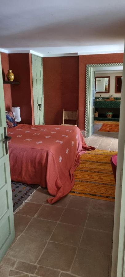 タルーダント Les Trois Paons Bed & Breakfast エクステリア 写真