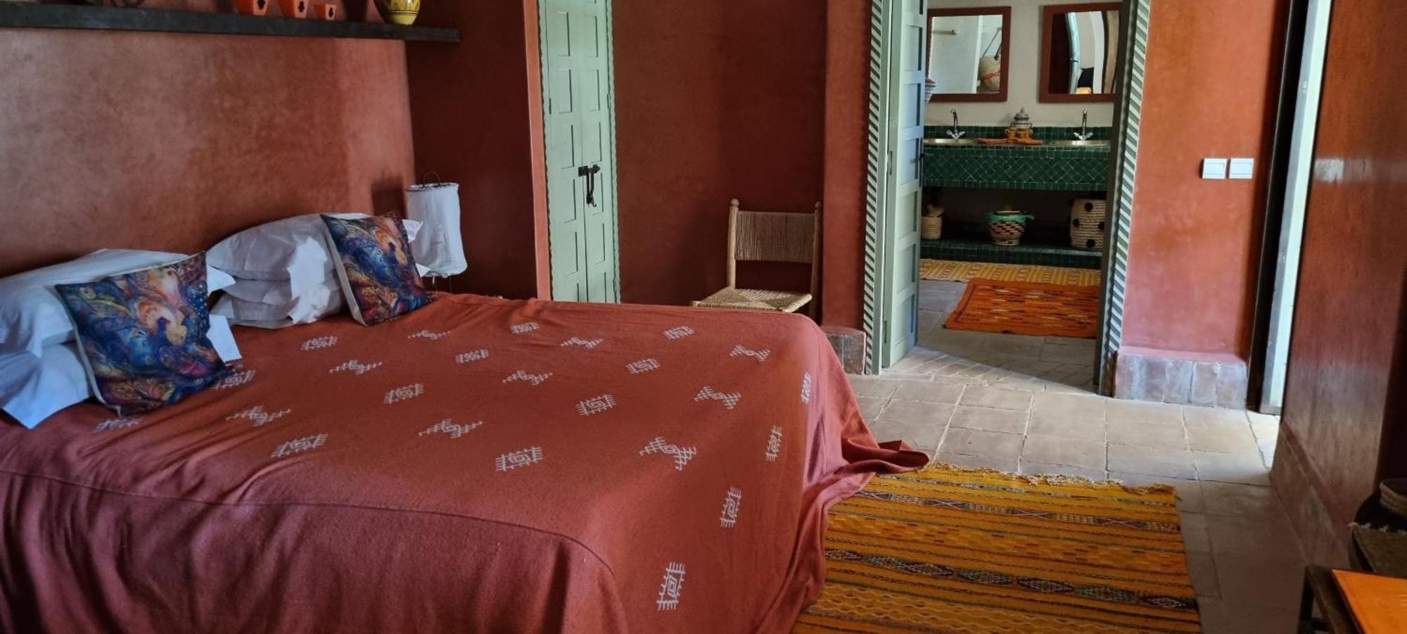 タルーダント Les Trois Paons Bed & Breakfast エクステリア 写真